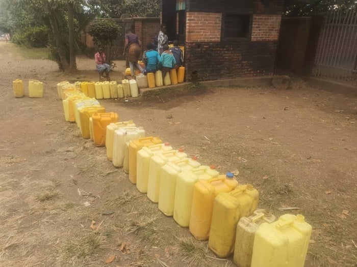 Bavandimwe, ko iyo umuntu azi ko amashuri yegereje atangira kureba aho yakura ubushobozi kugira ngo igihe nikigera azabone icyo abwira Diregiteri, ko iyo umuntu afite ubukwe mu mezi atatu, ane ari imbere atangira agatumira, agakoresha inama z’ubukwe kugira ngo arebe uburyo ibirori bizagenda neza