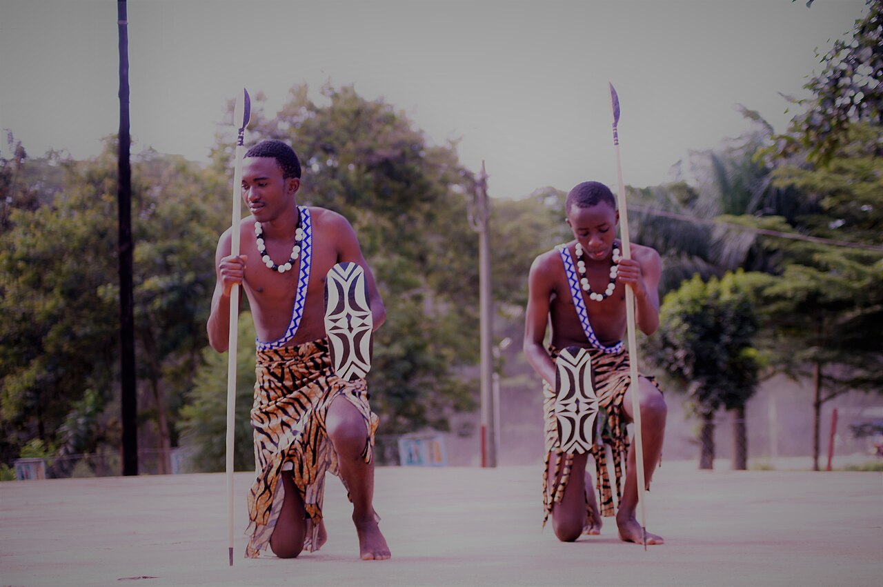 Icyivugo cy’Imbeba, Imbeba zikaragata umwite,. Uwanjye muze mumurore. Aho atembye igicuri. Munsi y’igicaniro! Ubwo musanga adaciye.